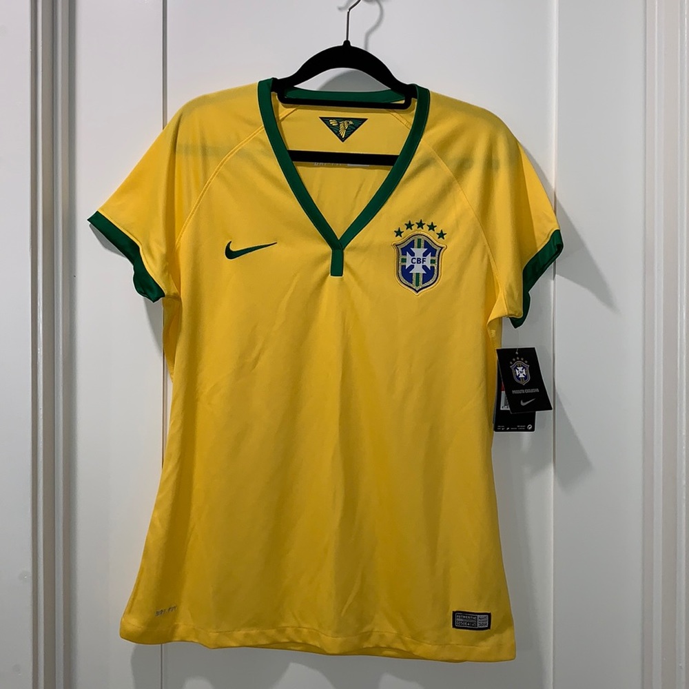 Women’s NWT Nike soccer Jersey- Brazil size LG